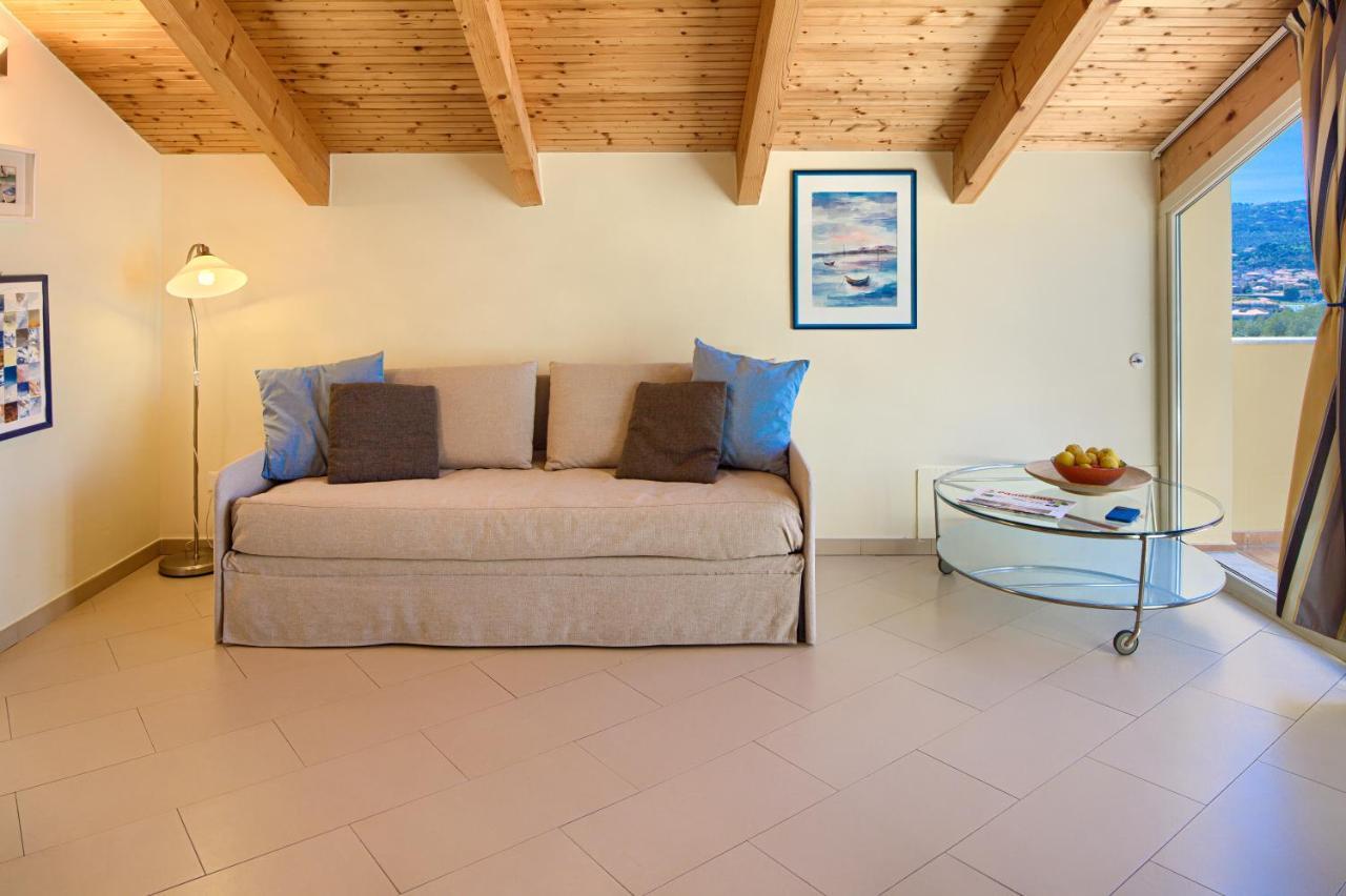 Appartamenti Villa Il Poggiolo 迪亚诺马里纳 外观 照片