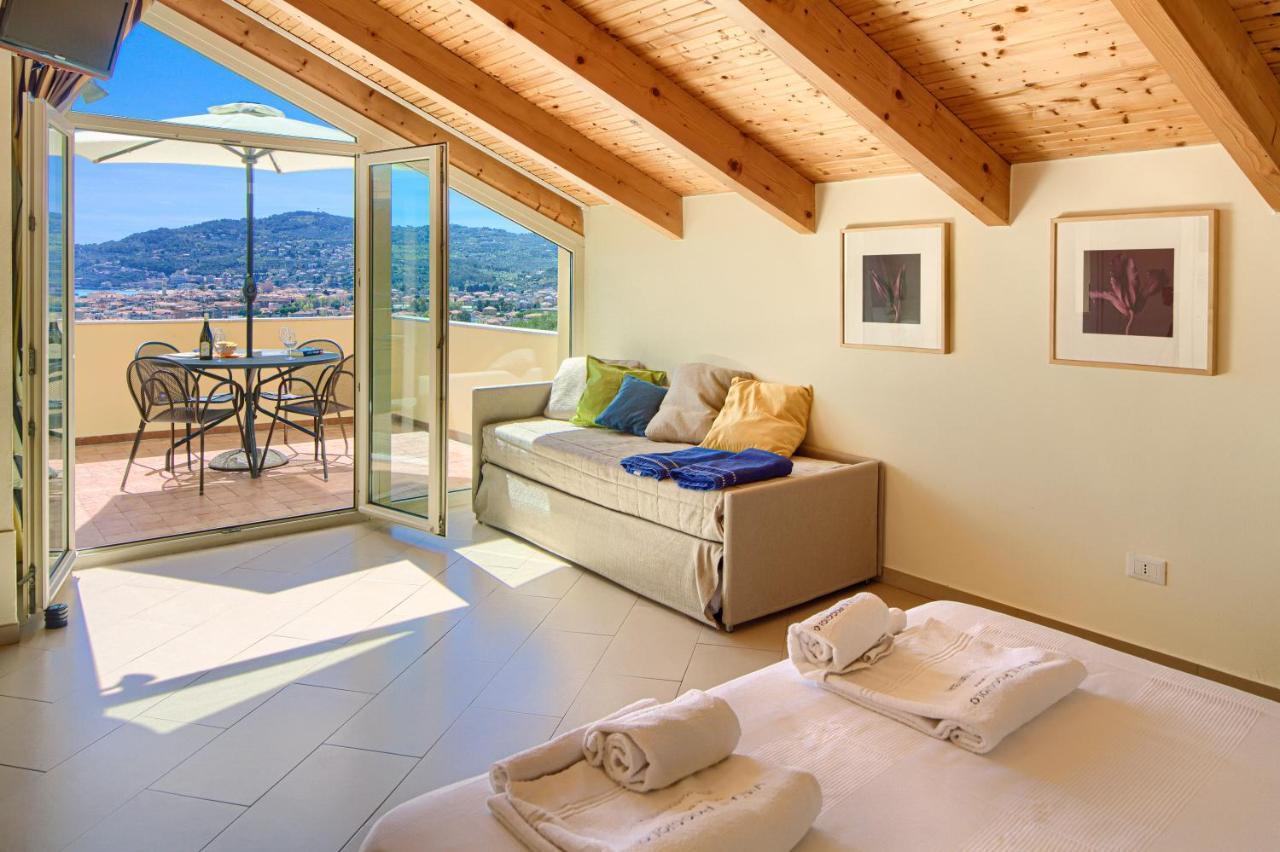 Appartamenti Villa Il Poggiolo 迪亚诺马里纳 外观 照片