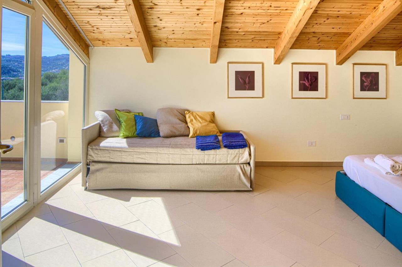 Appartamenti Villa Il Poggiolo 迪亚诺马里纳 外观 照片