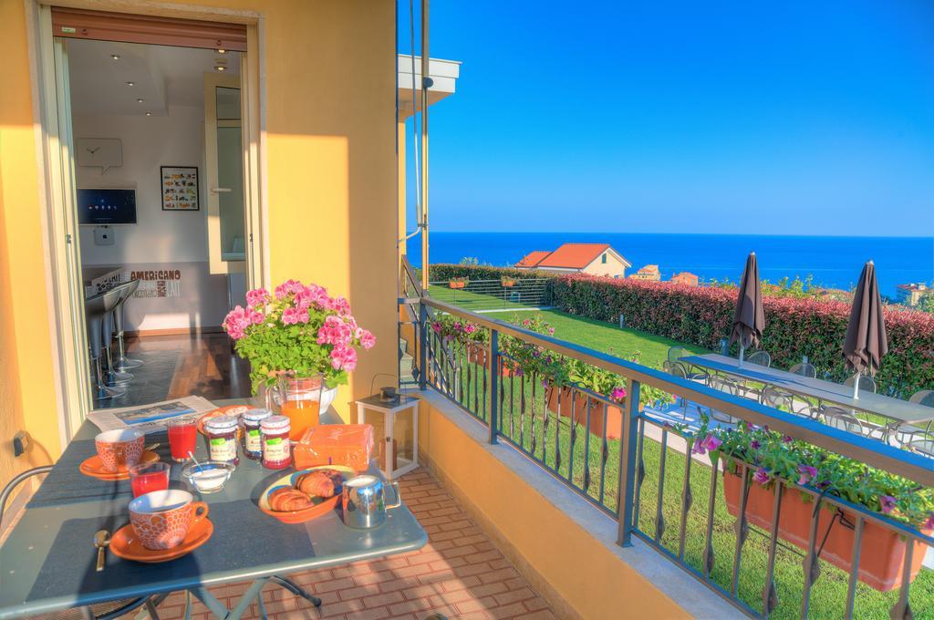 Appartamenti Villa Il Poggiolo 迪亚诺马里纳 外观 照片