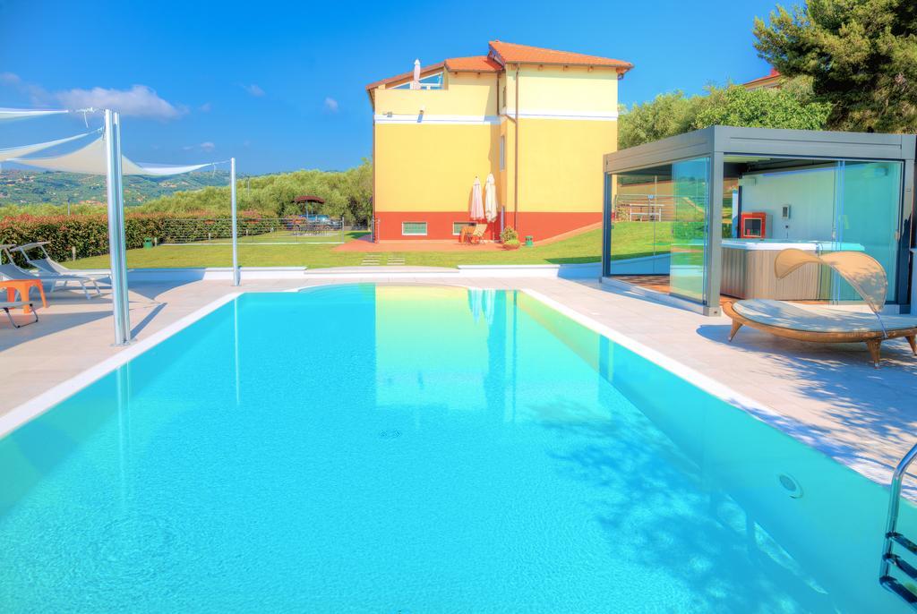 Appartamenti Villa Il Poggiolo 迪亚诺马里纳 外观 照片