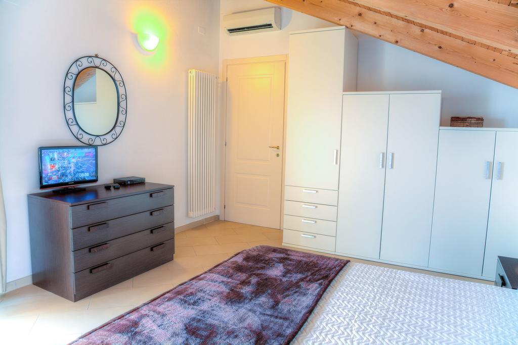 Appartamenti Villa Il Poggiolo 迪亚诺马里纳 外观 照片